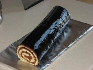 Shiny!  Does someone want to buy me a pretty rectangular cake plate? Anyone? No? Bah.