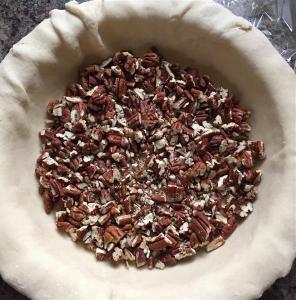 Deep dish of pecans