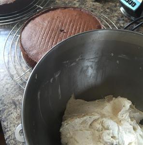 Naked cake and icing